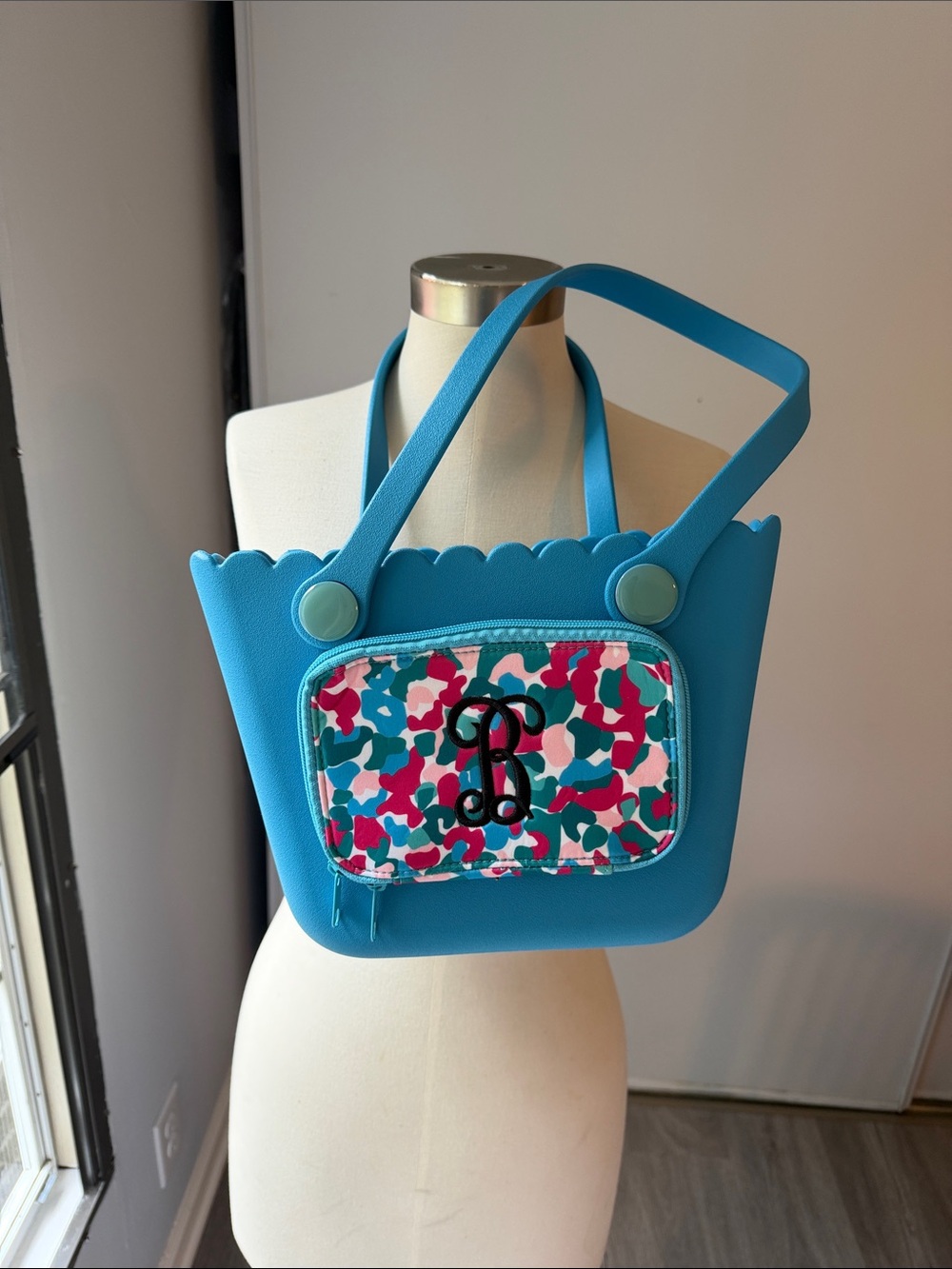 Marleylilly beach bag Scalloped Tote with Multicolor Front Pocket